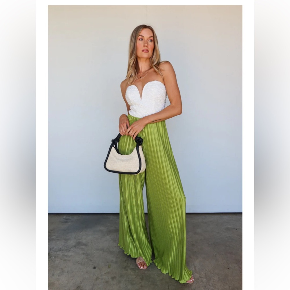 Vestique ‘Recharge ‘ pants in green. New without tags